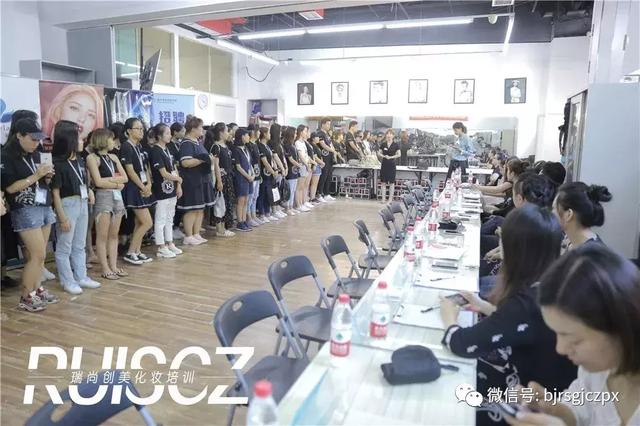 化妝師應聘攻略，實戰(zhàn)經(jīng)驗才是就業(yè)的本錢！