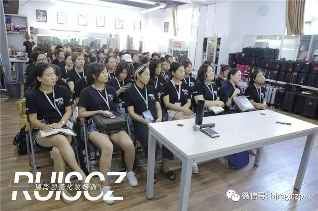 化妝師應聘攻略，實戰(zhàn)經(jīng)驗才是就業(yè)的本錢！