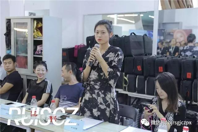 化妝師應聘攻略，實戰(zhàn)經(jīng)驗才是就業(yè)的本錢！