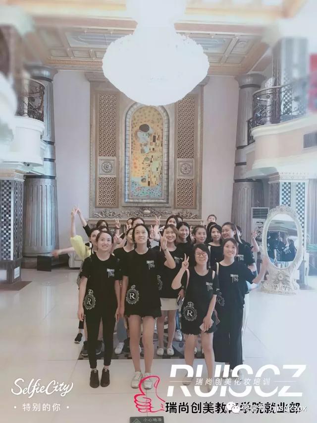 職業(yè)化妝師崗前就業(yè)指導(dǎo)，北京水晶之戀婚紗攝影基地