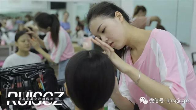 三大校區(qū)同期開學，逐夢美業(yè)未來可期！