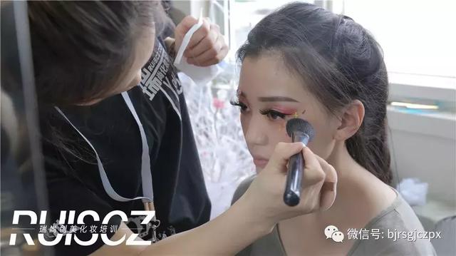 三大校區(qū)同期開學，逐夢美業(yè)未來可期！