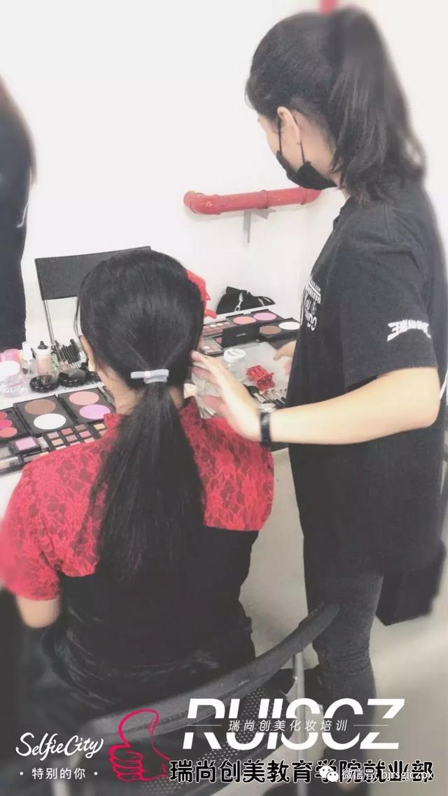 中國農(nóng)業(yè)大學(xué)，教師節(jié)文藝匯演化妝造型實(shí)習(xí)
