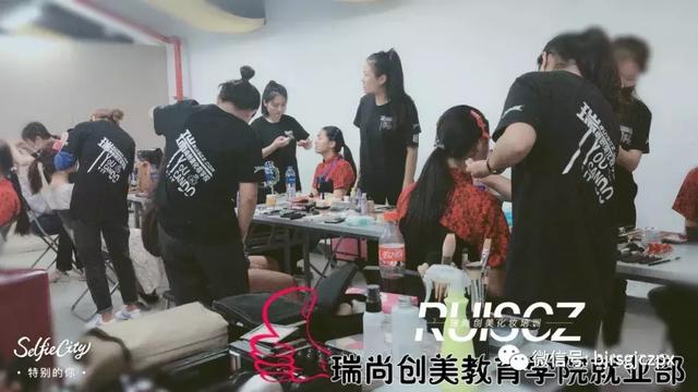 中國農(nóng)業(yè)大學(xué)，教師節(jié)文藝匯演化妝造型實(shí)習(xí)