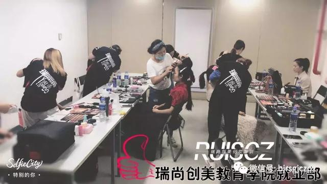 中國農(nóng)業(yè)大學(xué)，教師節(jié)文藝匯演化妝造型實(shí)習(xí)
