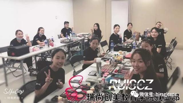中國農(nóng)業(yè)大學(xué)，教師節(jié)文藝匯演化妝造型實(shí)習(xí)