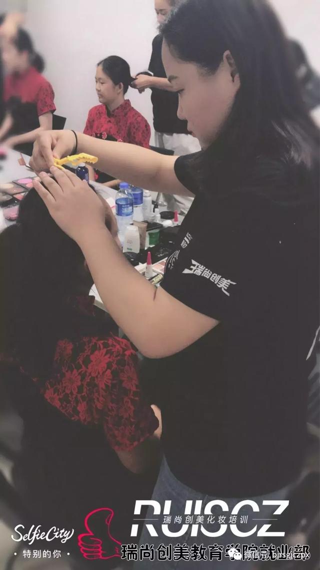 中國農(nóng)業(yè)大學(xué)，教師節(jié)文藝匯演化妝造型實(shí)習(xí)