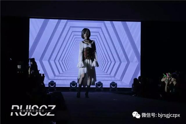 有顏有料有技術，秀場點亮新銳美妝造型！