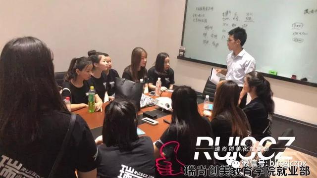 化妝師崗前就業(yè)指導(dǎo)，北京韓國(guó)慕色高端攝影集團(tuán)