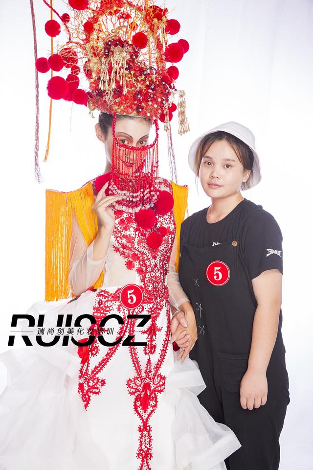 顏值攻勢(shì)再來(lái)一波，大賽高清定妝照繼續(xù)放送！