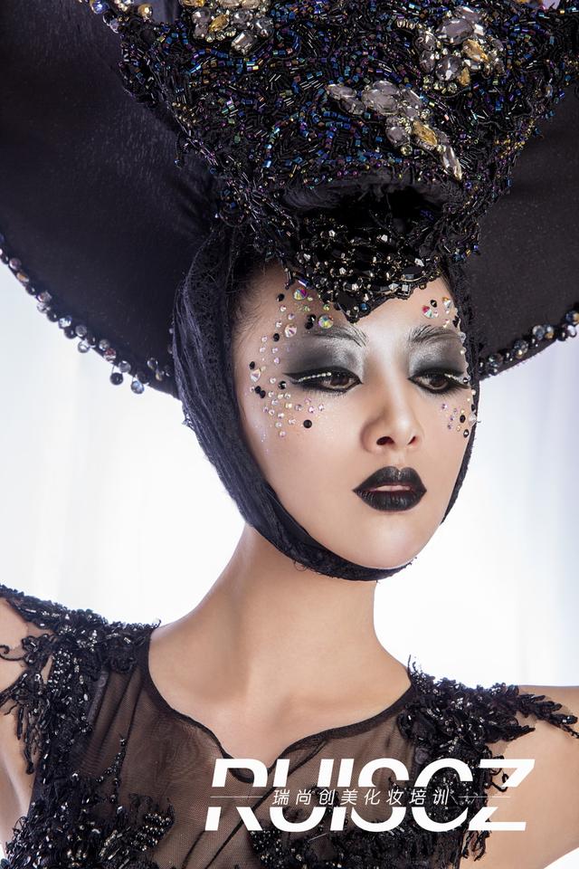 顏值攻勢(shì)再來(lái)一波，大賽高清定妝照繼續(xù)放送！
