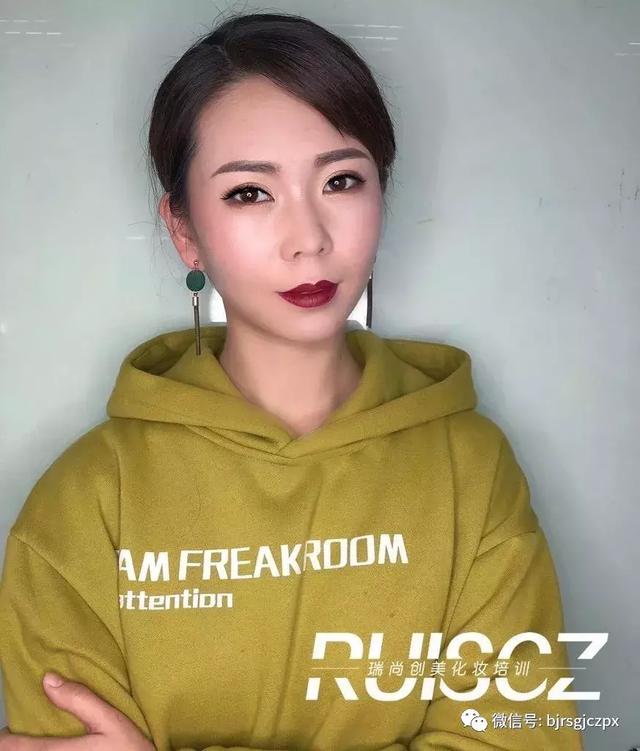 秋冬超搶戲的質(zhì)感職業(yè)妝，安排上了！