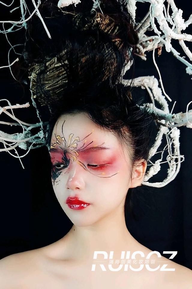 玩轉視覺美妝，雜志級創(chuàng)意彩繪妝！