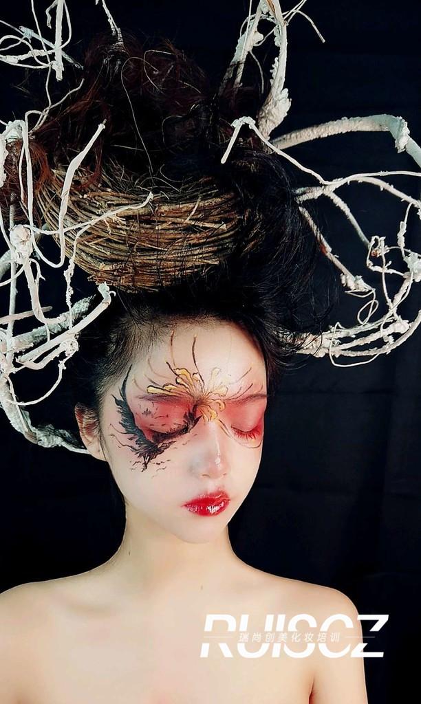 玩轉視覺美妝，雜志級創(chuàng)意彩繪妝！