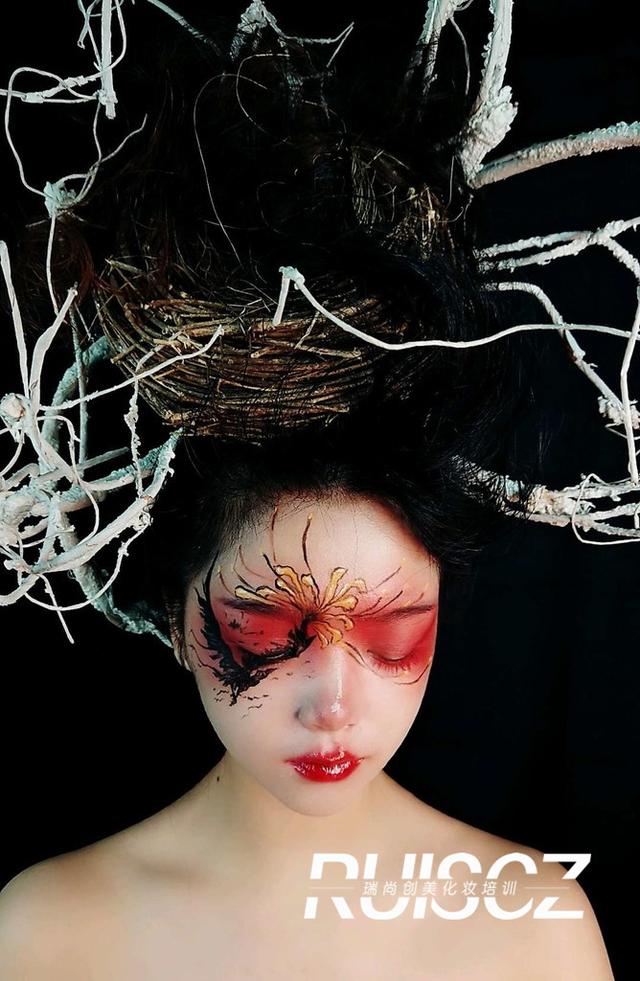 玩轉視覺美妝，雜志級創(chuàng)意彩繪妝！