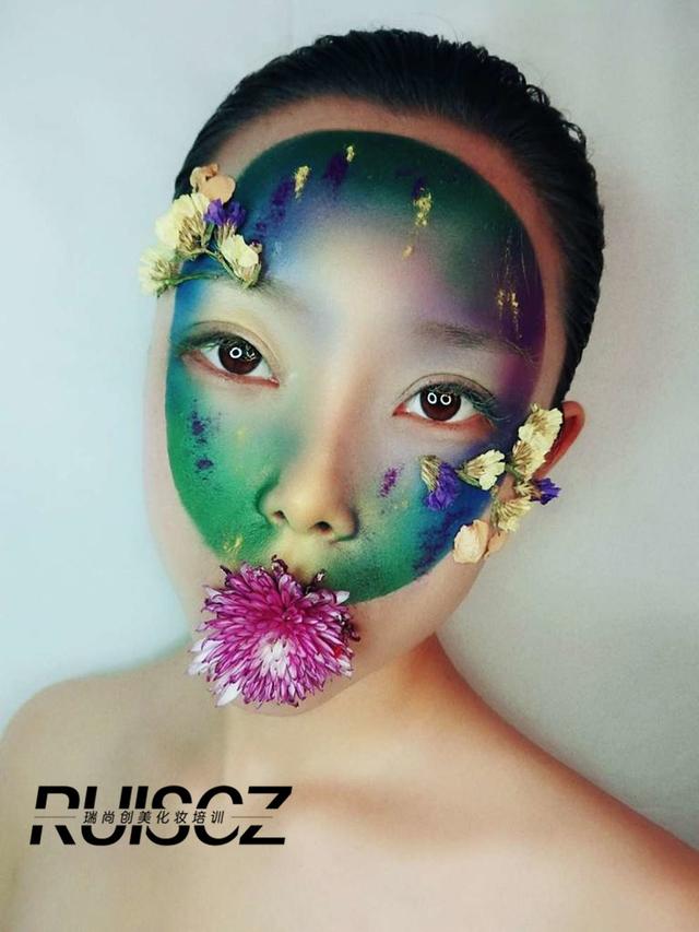 快速成妝的噴槍化妝，讓化妝師有前途更有錢(qián)途！