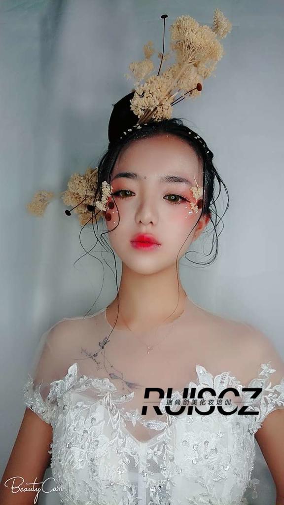 快速成妝的噴槍化妝，讓化妝師有前途更有錢(qián)途！