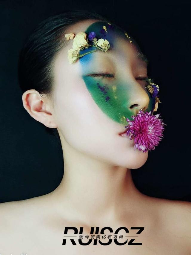 快速成妝的噴槍化妝，讓化妝師有前途更有錢(qián)途！