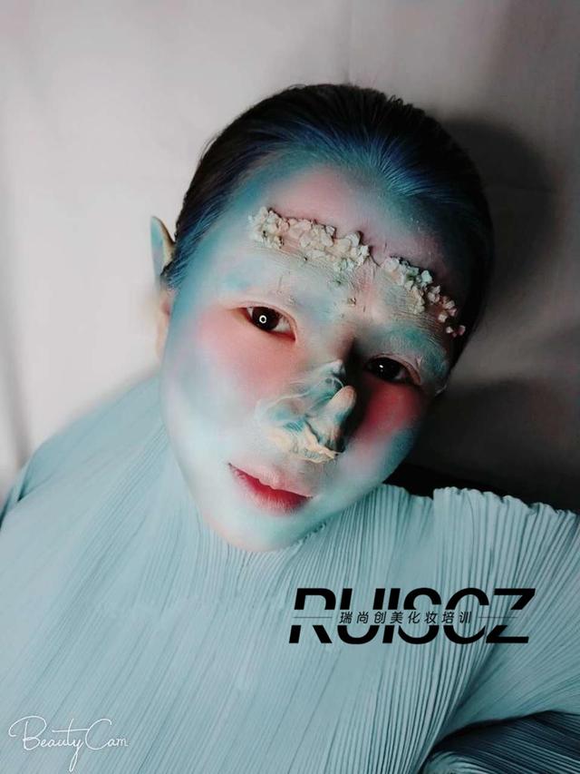 快速成妝的噴槍化妝，讓化妝師有前途更有錢(qián)途！