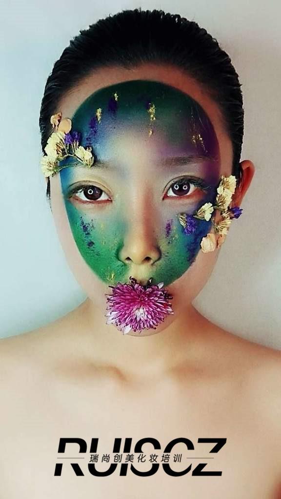 快速成妝的噴槍化妝，讓化妝師有前途更有錢(qián)途！