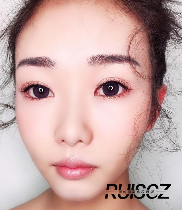 化個(gè)裸妝都能高級(jí)成這樣？主要還得看“精髓”！