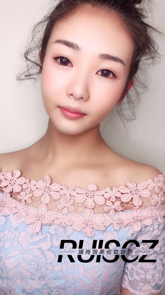 化個(gè)裸妝都能高級(jí)成這樣？主要還得看“精髓”！