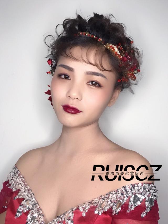 看不夠 系列，專業(yè)化妝師一出手就知有沒(méi)有！