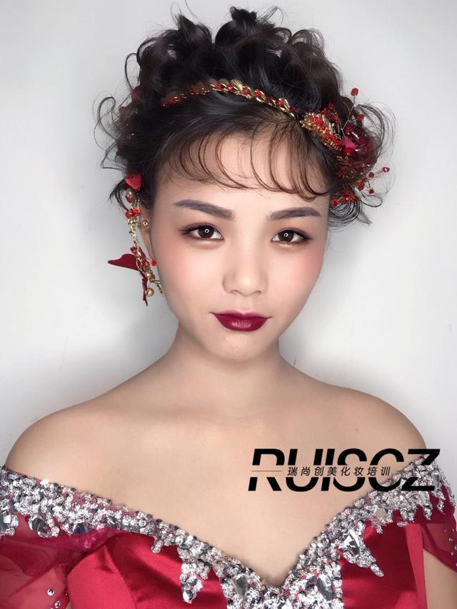 看不夠 系列，專業(yè)化妝師一出手就知有沒(méi)有！