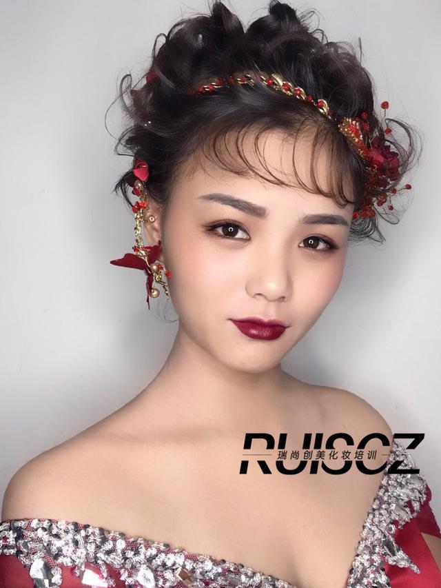 看不夠 系列，專業(yè)化妝師一出手就知有沒(méi)有！