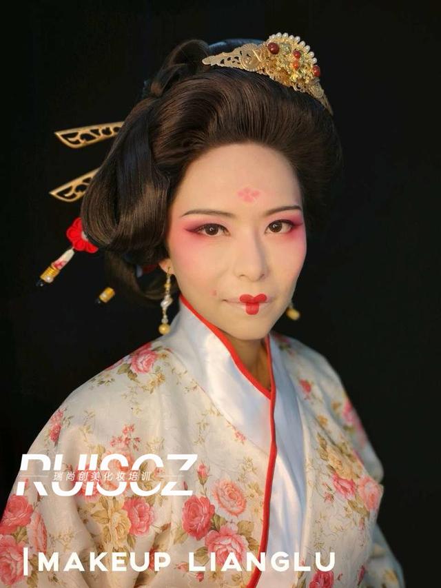 學(xué)習(xí)影視造型的化妝師，審美一定要在線！