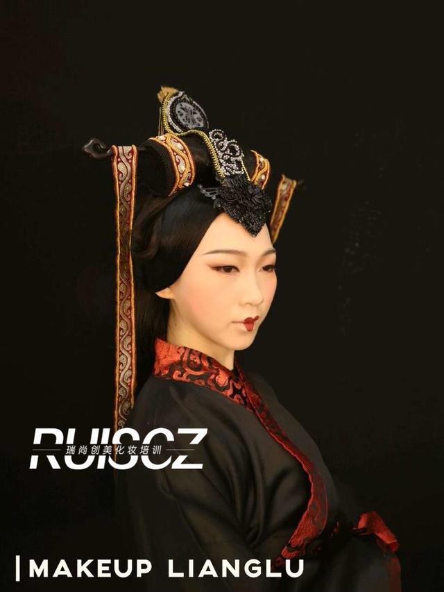 學(xué)習(xí)影視造型的化妝師，審美一定要在線！