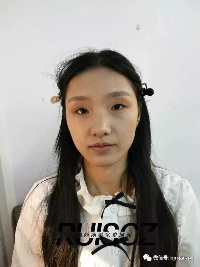 古裝劇里精致的服道化，化妝師絕對是很重要的一環(huán)！