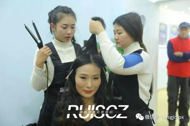 “環(huán)球金色使者”實習，用妝面?zhèn)鬟_中華女性之美！