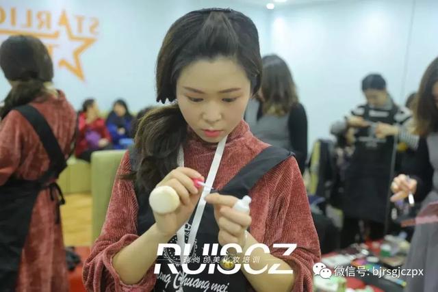 “環(huán)球金色使者”實習，用妝面?zhèn)鬟_中華女性之美！