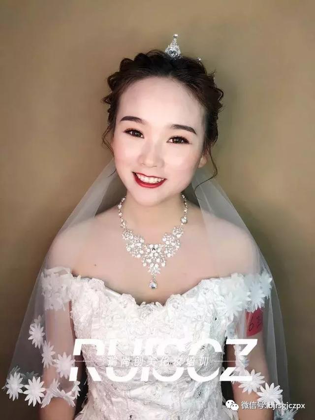 學員月考作品欣賞:不同風格的新娘造型