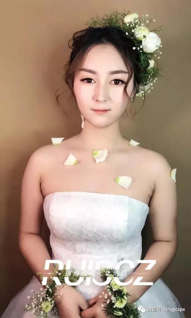 學員月考作品欣賞:不同風格的新娘造型