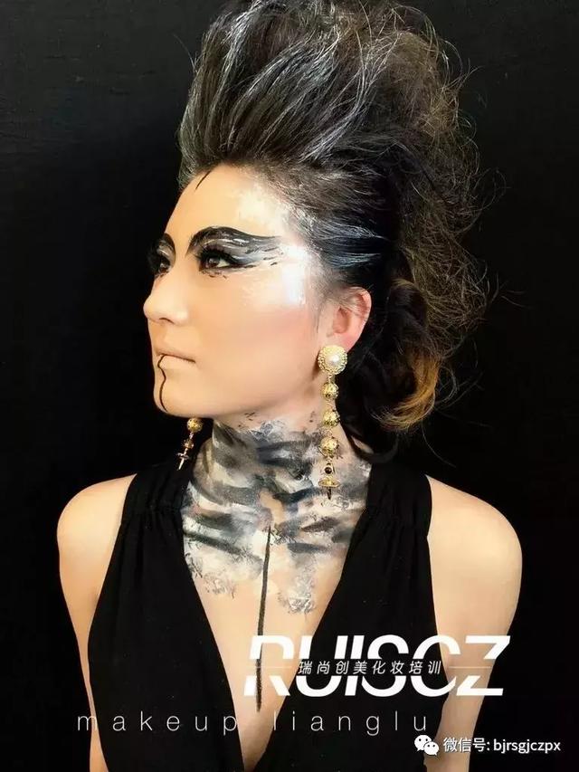 惹火又叛逆的Punk girl，行走在流行邊緣的朋克文化