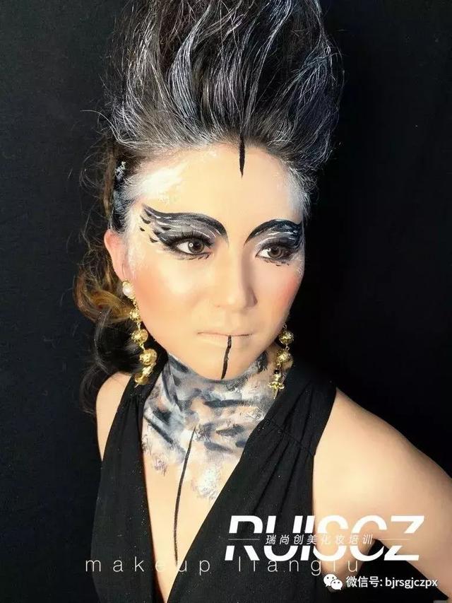 惹火又叛逆的Punk girl，行走在流行邊緣的朋克文化