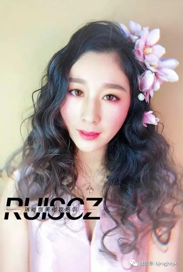 充滿高級感的外景新娘，秋冬外拍正適用！