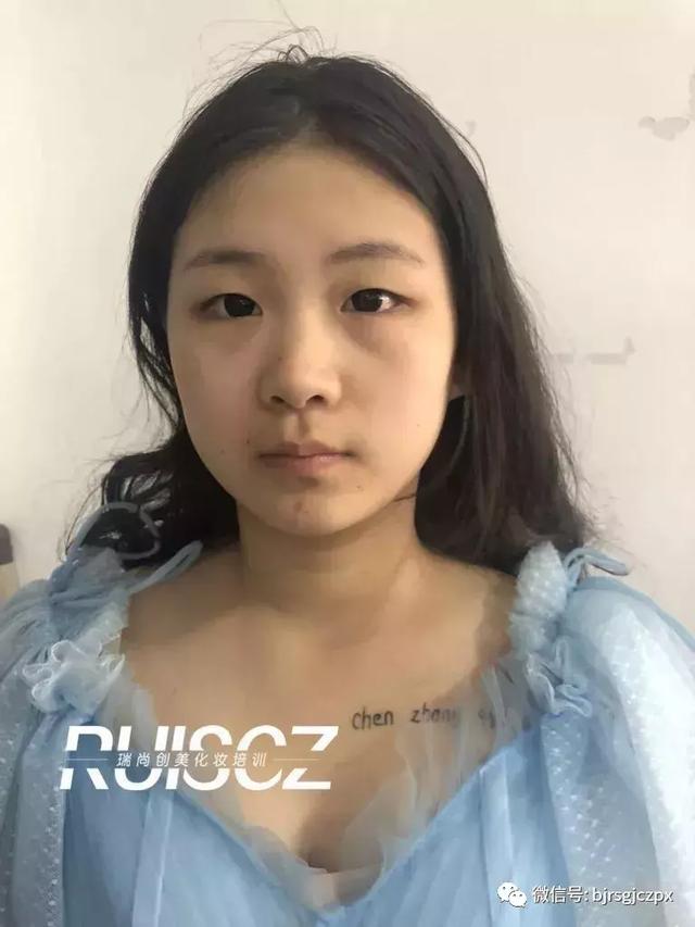 色彩藝術強勢回歸，多元化另類彩色煙熏妝