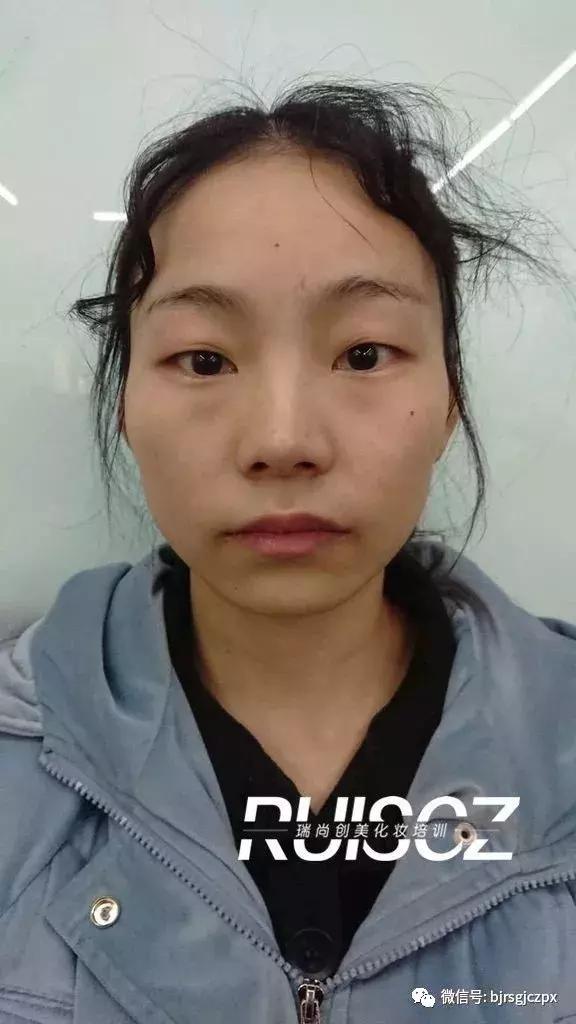 日系大眼妝容的秘密，化妝師的神秘力量？