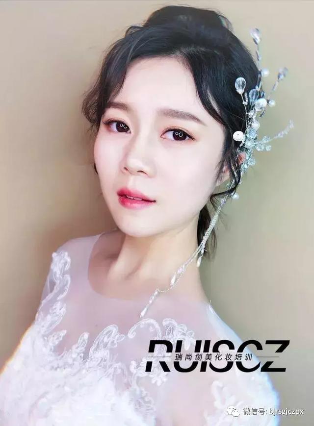 大氣優(yōu)雅的新娘造型，顏值再高也需要妝出“套路”！