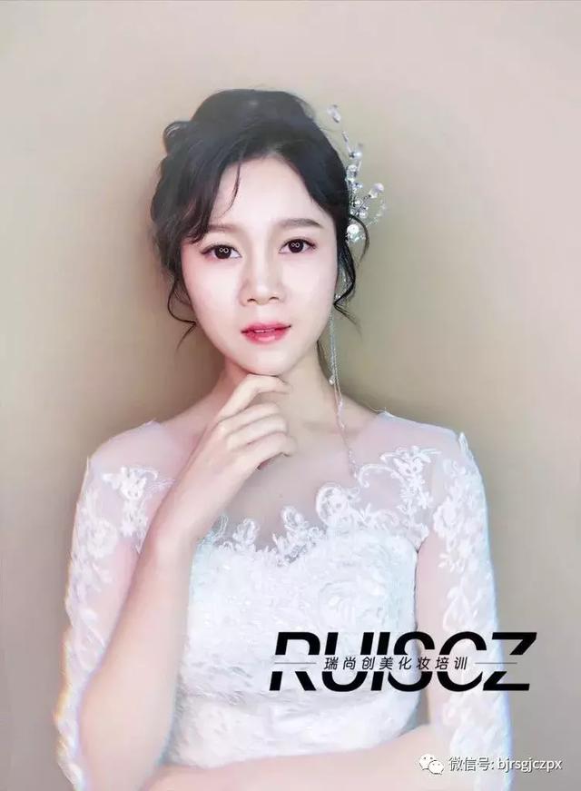 大氣優(yōu)雅的新娘造型，顏值再高也需要妝出“套路”！