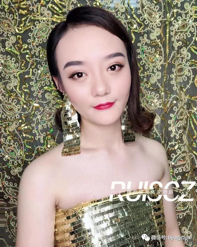 奢華晚妝｜slay全場(chǎng)的金色，閃耀整個(gè)圣誕趴！