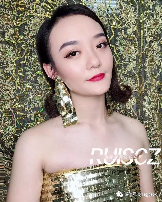 奢華晚妝｜slay全場(chǎng)的金色，閃耀整個(gè)圣誕趴！