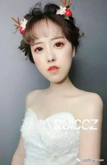 經(jīng)典麋鹿妝+浪漫約會妝，承包你的圣誕美妝！