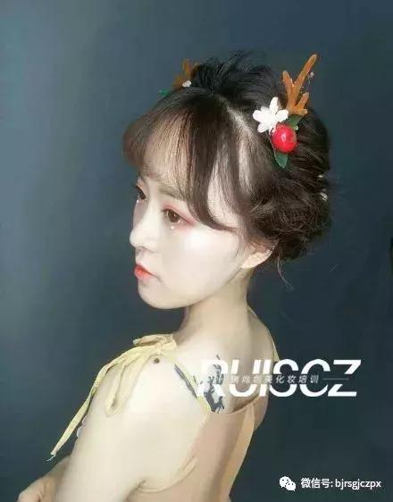 經(jīng)典麋鹿妝+浪漫約會妝，承包你的圣誕美妝！