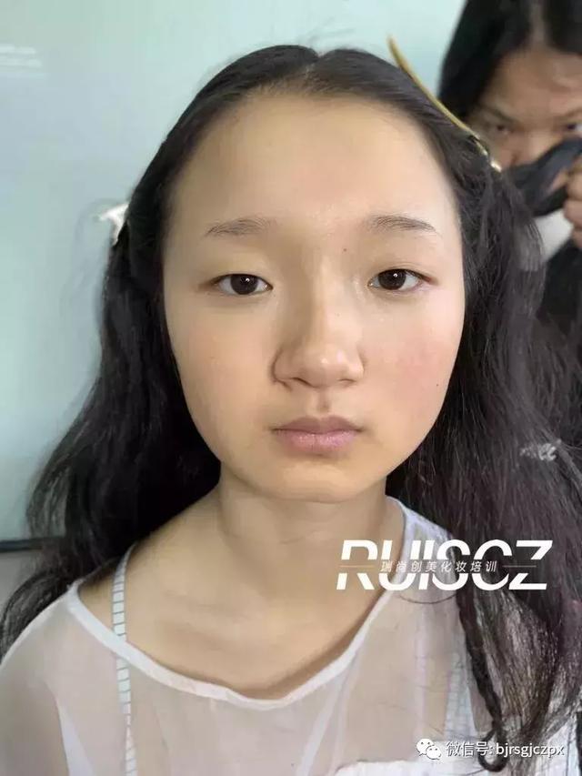 秀場(chǎng)HighFahion妝容，打造“會(huì)發(fā)光”的美貌