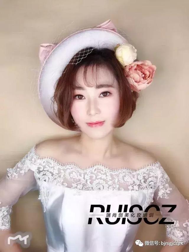 如何讓新娘造型看起來很簡約，卻處處是亮點？