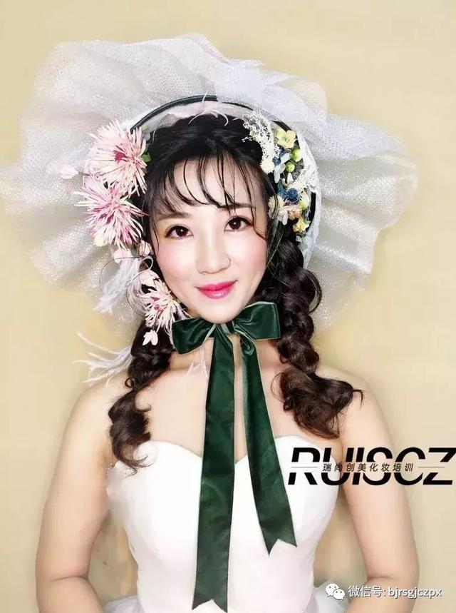 如何讓新娘造型看起來很簡約，卻處處是亮點？